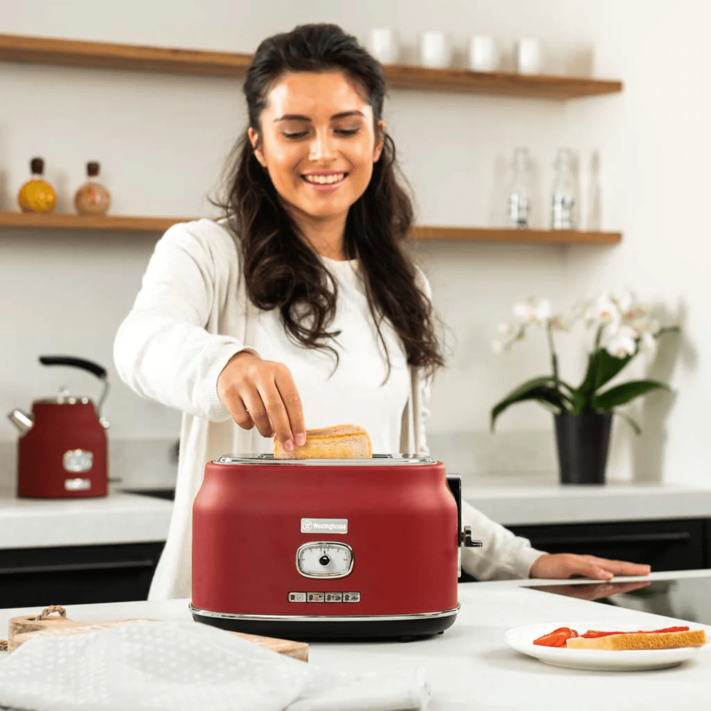 Westinghouse 2-Slice Toaster with Crumb Tray - Retro Series