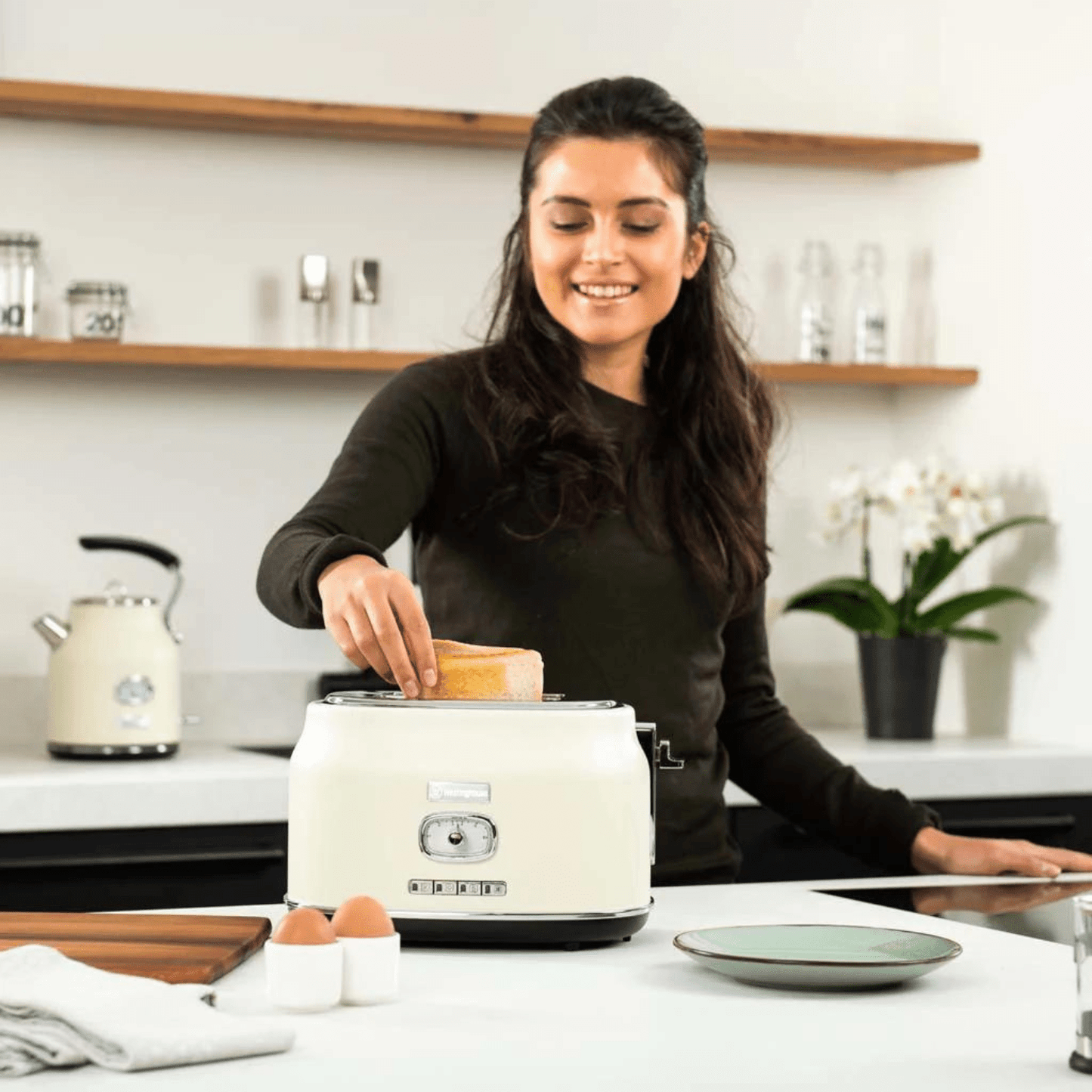 Westinghouse 2-Slice Toaster with Crumb Tray - Retro Series